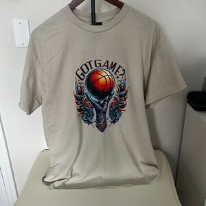 Gildan Custom Beige Basketball Graphic Tee size Large Unisex